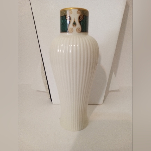 Lenox Cream With Green And Gold Accent Vase Elegant Design Art Deco Design - Picture 1 of 9